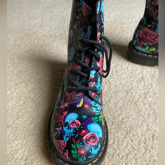 Floral skull Doc Martens (NEW) - Picture 2 of 3